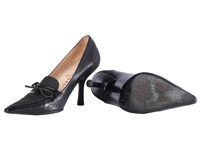 Timeless Décolleté a punta con fiocco in pelle nera e tela Chanel Nero - vista 8