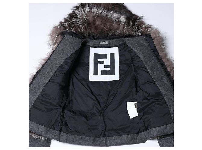 Chaqueta acolchada Fendi de mezcla de lana con ribete de pelo, Talla 40 IT Gris - vista 2