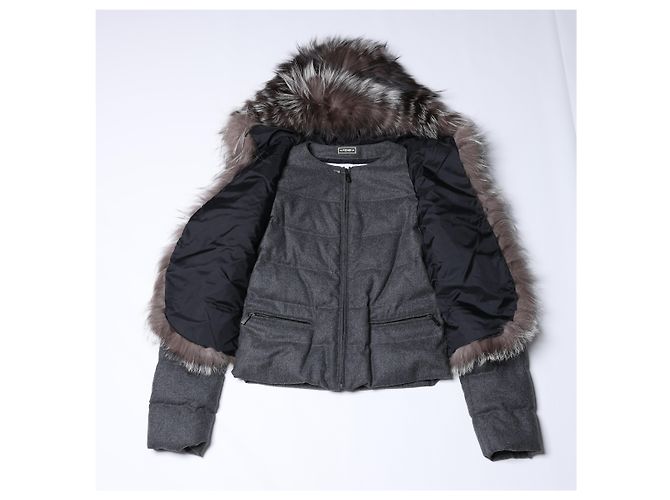 Chaqueta acolchada Fendi de mezcla de lana con ribete de pelo, Talla 40 IT Gris - vista 3