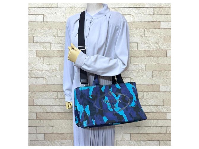 Borsa Tote Prada Camouflage Canapa M a tracolla Blu - vista 2