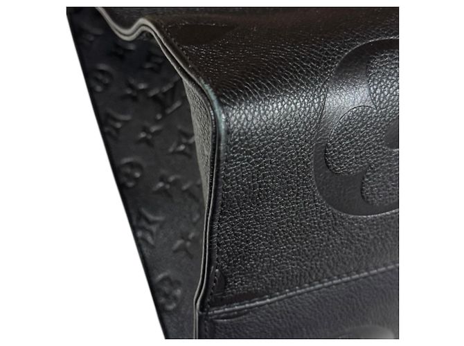 Borsa a tracolla Louis Vuitton OnTheGo GM Monogram Empreinte Nero Multicolore Monogramma - vista 10