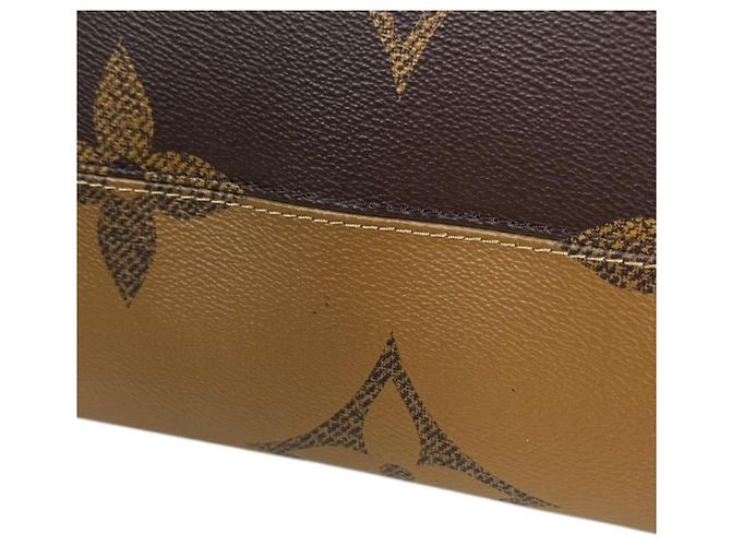 Borsa a tracolla Louis Vuitton OnTheGo MM Giant Monogram Marrone Monogramma - vista 8
