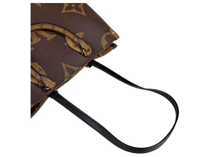 Borsa a tracolla Louis Vuitton OnTheGo MM Giant Monogram Marrone Monogramma - vista 9