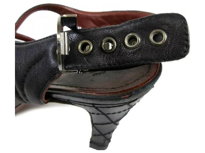 Chanel Sandali con cinturino in pelle trapuntata nera Marrone Nero - vista 4