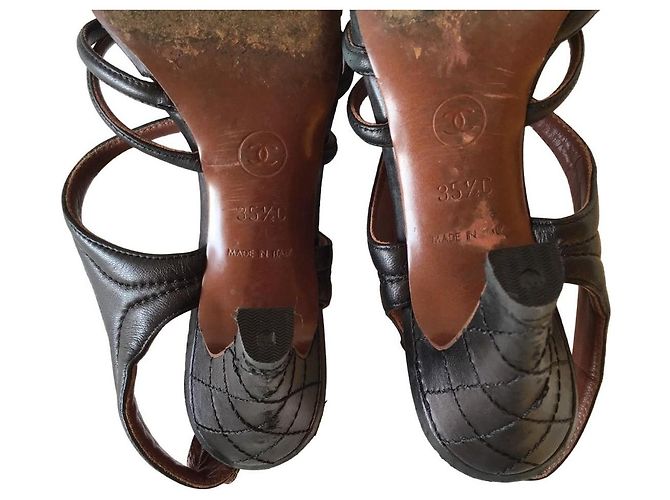 Chanel Sandali con cinturino in pelle trapuntata nera Marrone Nero - vista 7