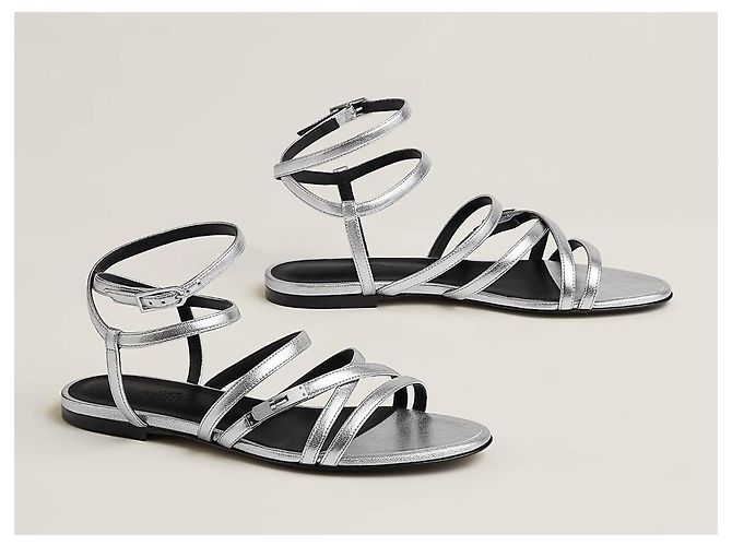 Hermès Lullaby Sandali con listini in pelle argentata Argento - vista 10