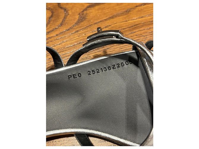 Hermès Lullaby Sandali con listini in pelle argentata Argento - vista 4