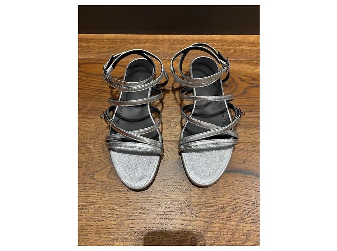 Hermès Lullaby Sandali con listini in pelle argentata Argento - vista 6