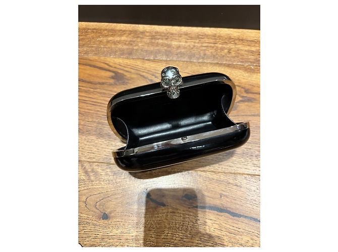 Alexander McQueen Clutch Skull in pelle vernice nera Nero - vista 10