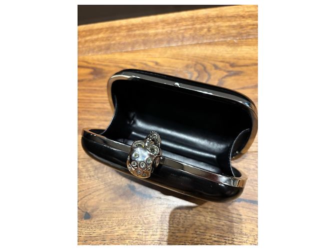 Alexander McQueen Clutch Skull in pelle vernice nera Nero - vista 7