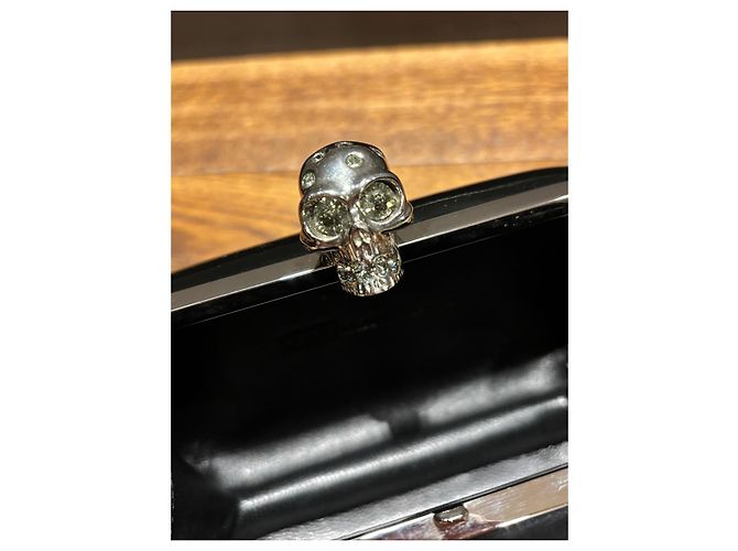 Alexander McQueen Clutch Skull in pelle vernice nera Nero - vista 9