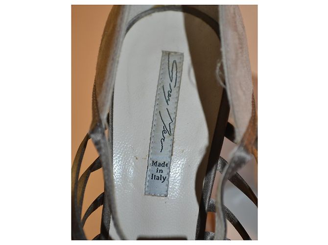 Autre Marque Graue High-Heel Riemchensandalen aus Hirschleder - Ansicht 6