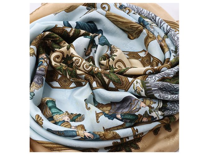 Foulard in seta Hermès Carré 90 "Joies d’Hiver" in Beige - vista 14