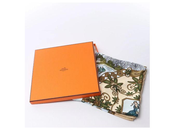 Foulard in seta Hermès Carré 90 "Joies d’Hiver" in Beige - vista 15