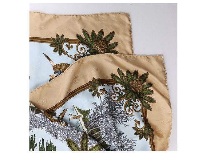 Foulard in seta Hermès Carré 90 "Joies d’Hiver" in Beige - vista 2