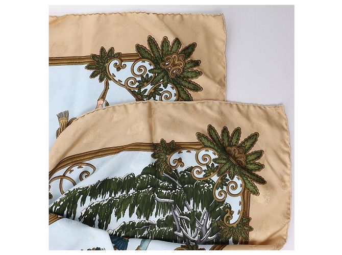 Foulard in seta Hermès Carré 90 "Joies d’Hiver" in Beige - vista 3