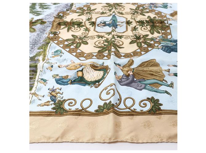 Foulard in seta Hermès Carré 90 "Joies d’Hiver" in Beige - vista 9