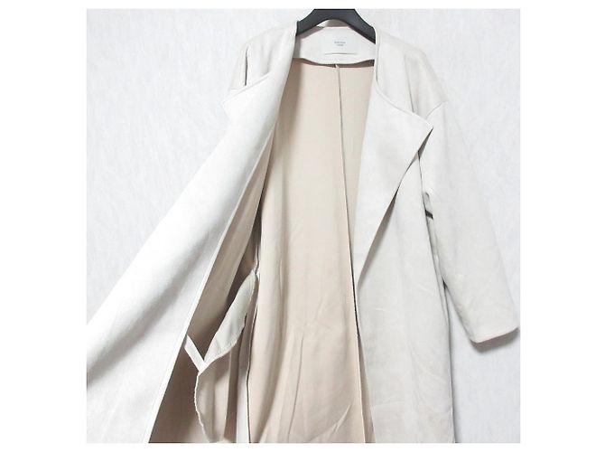 Autre Marque abahouse mavie Wildleder-Trenchcoat Beige - Ansicht 6
