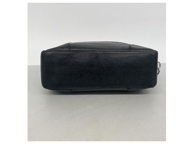 Clutch Louis Vuitton Taiga Pavel Grigio - vista 3