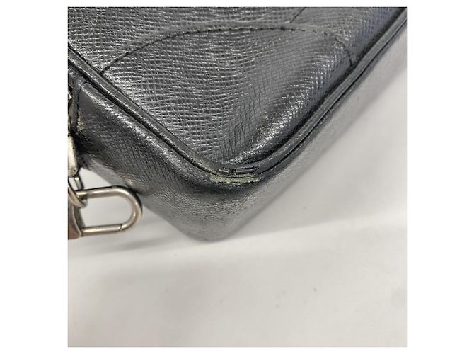 Clutch Louis Vuitton Taiga Pavel Grigio - vista 6