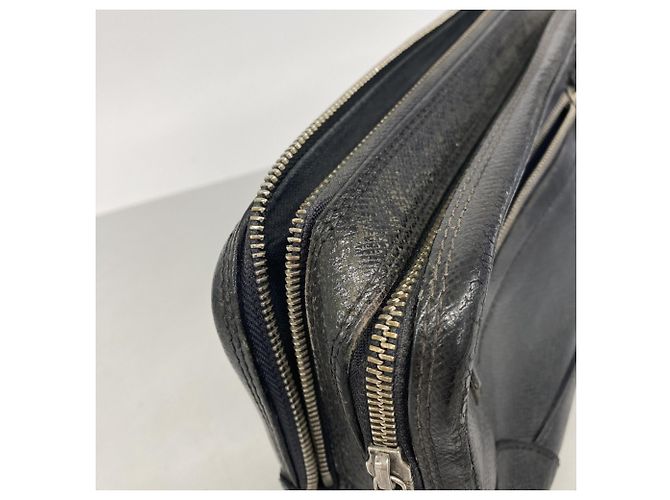 Clutch Louis Vuitton Taiga Pavel Grigio - vista 7