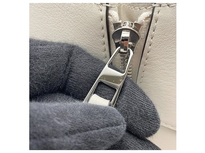 Borsa a mano compatta in pelle Loewe Hammock Bianco - vista 8
