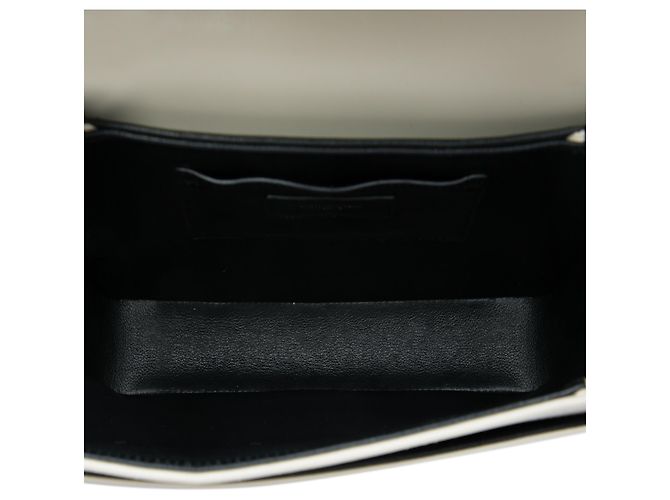 Bolsa Solferino em couro de vitelo liso branco Medium da Saint Laurent na caixa - vista 4