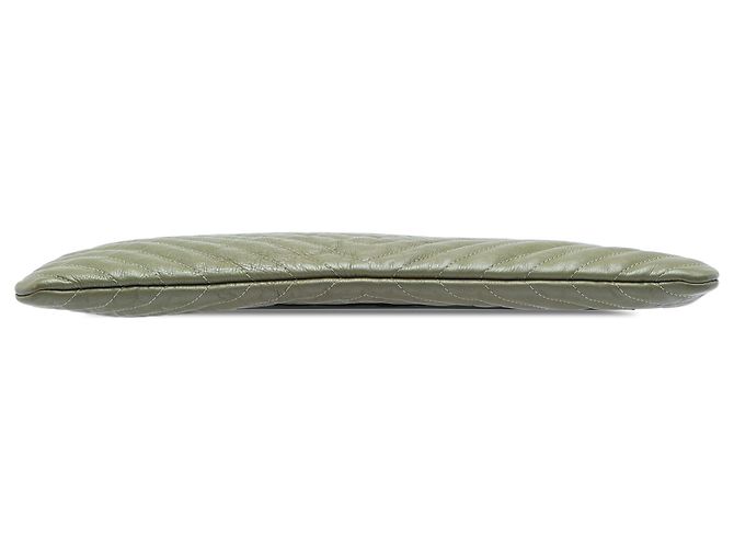 Clutch Chanel Green Large CC Chevron Calfskin O Case Verde Verde oliva - vista 3