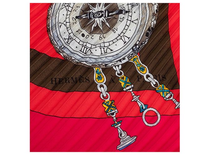 Hermès Red Parmi Les Fleurs Je Compte Les Heures Sciarpa in seta plissettata Rosso - vista 5