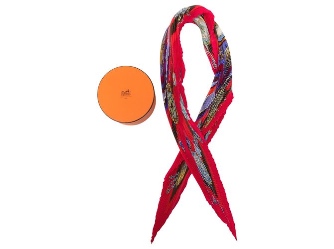 Hermès Red Parmi Les Fleurs Je Compte Les Heures Sciarpa in seta plissettata Rosso - vista 7
