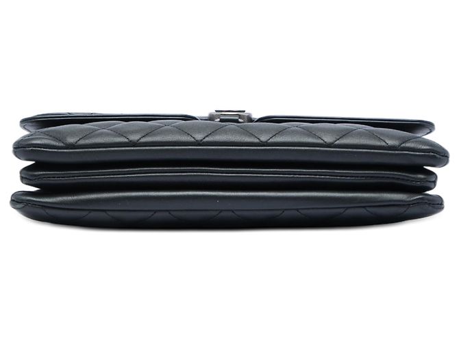 Chanel Black Quilted Lambskin CC Round Clasp Accordion Flap Nero - vista 3
