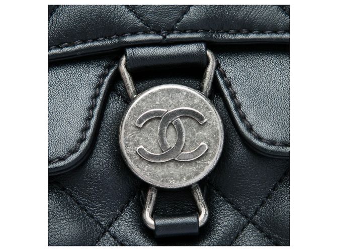 Chanel Black Quilted Lambskin CC Round Clasp Accordion Flap Nero - vista 5