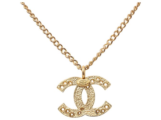 Collana con pendente Chanel Gold CC placcato oro con intaglio a stella D'oro - vista 3
