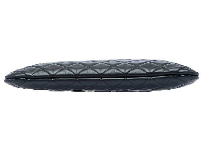 Clutch Chanel Black Medium Quilted Lambskin O Case Nero - vista 3
