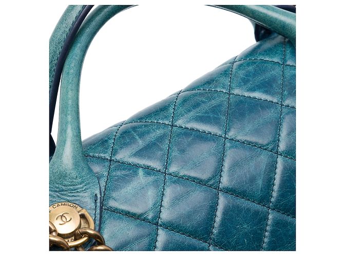 Chanel Blue Medium Glazed Calfskin Castle Rock Top Handle Flap - vista 6