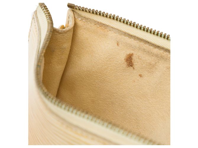 Louis Vuitton Pochette Accessoires en Epi jaune - vue 6