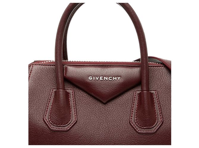 Sac Antigona en peau de chevreau Sugar rouge de Givenchy, petite taille - vue 6