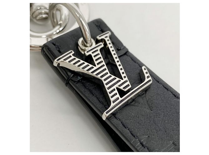 Portachiavi Louis Vuitton Monogram Shadow Dragonne Nero - vista 3