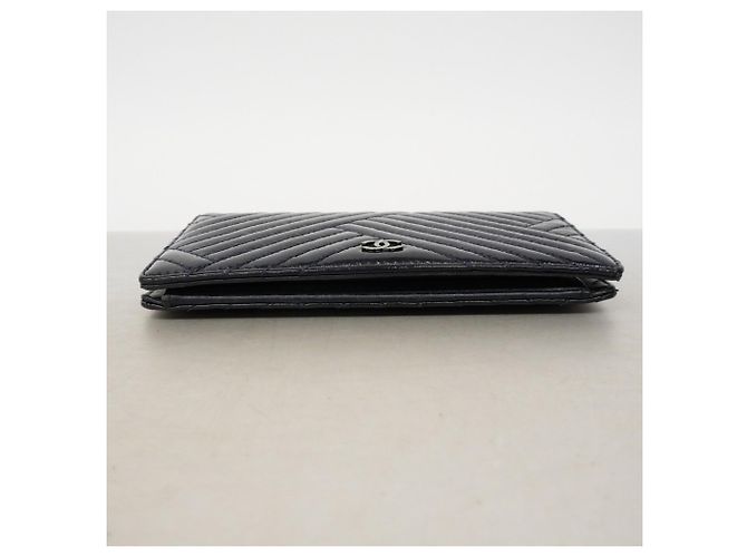 Cartera larga de piel charol Chanel Azul marino - vista 2