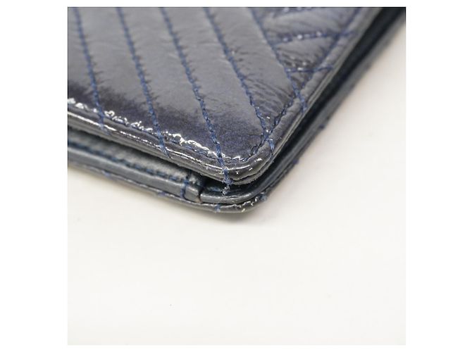 Cartera larga de piel charol Chanel Azul marino - vista 5