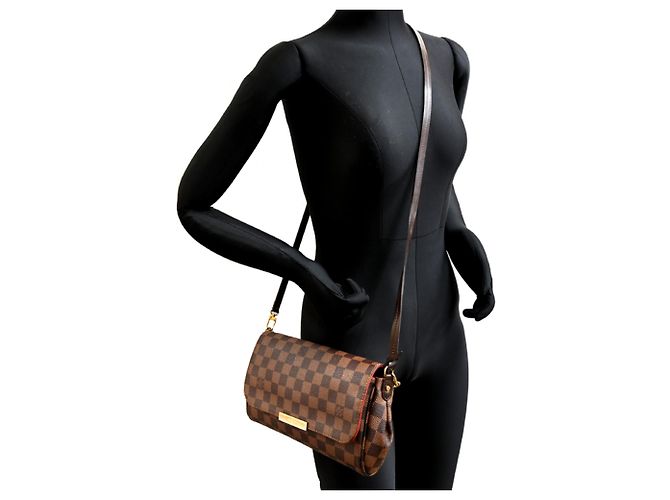 Borsa a Spalla Louis Vuitton Favorite MM Marrone - vista 9