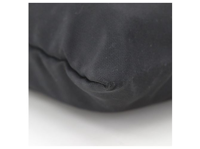 Prada Nylon Schultertasche Schwarz - Ansicht 4