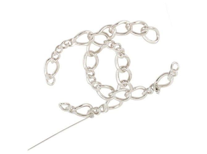 Spilla a catena traforata Chanel Coco Mark Argento Metallico - vista 3