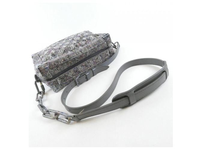 Borsa a tracolla Louis Vuitton LV Felt Soft Trunk Grigio - vista 4