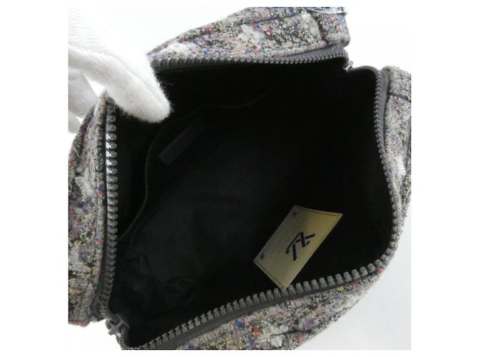 Borsa a tracolla Louis Vuitton LV Felt Soft Trunk Grigio - vista 8