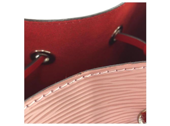 Néonoé Borsa a tracolla Louis Vuitton Epi Neo Noe BB Rosa - vista 5