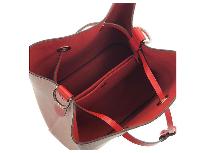 Néonoé Borsa a tracolla Louis Vuitton Epi Neo Noe BB Rosa - vista 9