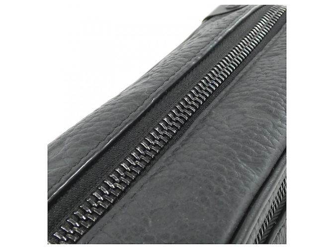 Borsa a tracolla Louis Vuitton Taurillon Monogram Mini Soft Trunk Nero - vista 6