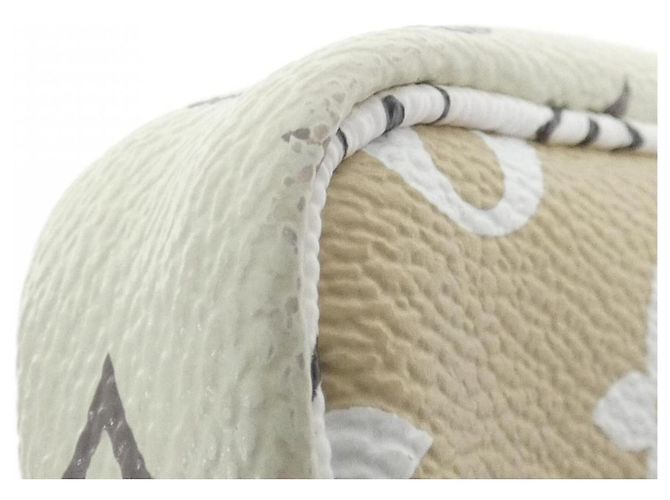 Louis Vuitton Monogram Giant Mini Pochette Accessoires Caqui - vista 3