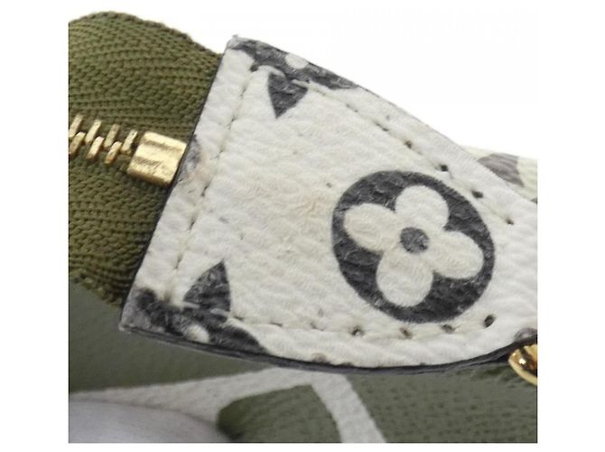 Louis Vuitton Monogram Giant Mini Pochette Accessoires Caqui - vista 6